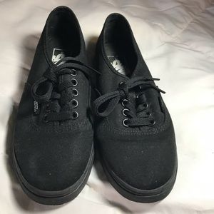 Black size 6 lo pro vans authentic